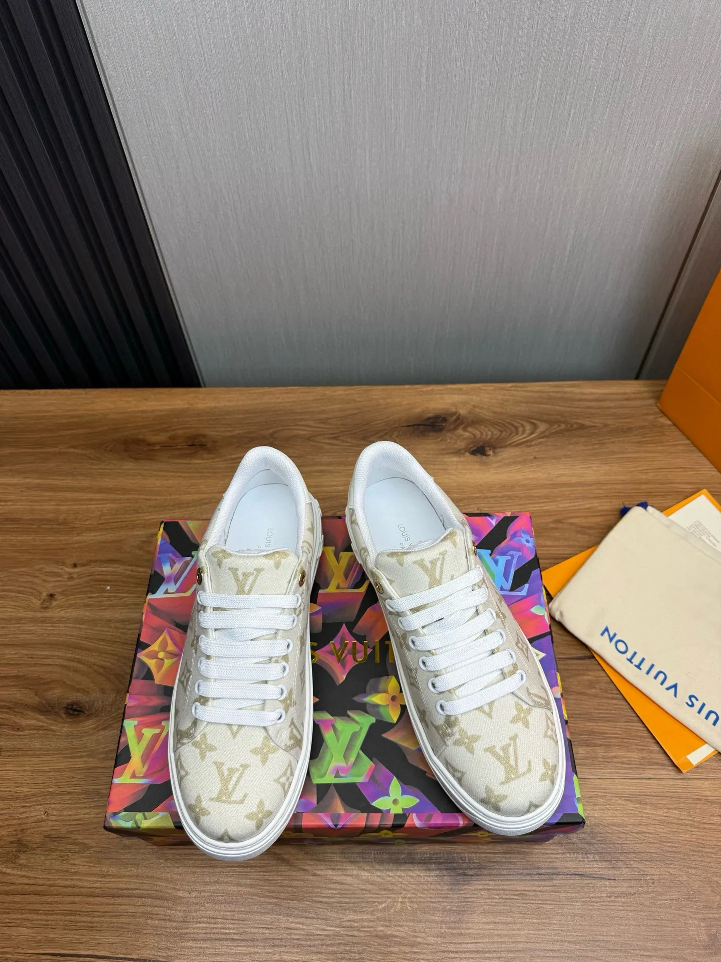 Factory price: 520💰LOUIS VUITTON [Louis VUITTON] The new trendy Lv is on the market🎁, casual and fashionable men's shoes👟The upper is made of imported original fabric + cowhide mesh lining, the original wear-resistant rubber outsole, the version is simple and elegant, exclusive for trendy men. Code number: 38-44, customized 45, 46